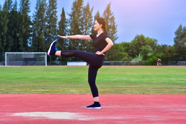 美容アジア女性運動体にフィットトレーニング