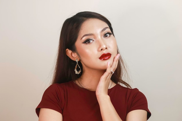 아름다운 아시아 여성의 뷰티 컨셉 화장품