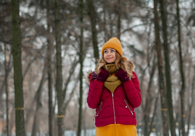 Beauty Girl in frosty winter Park.