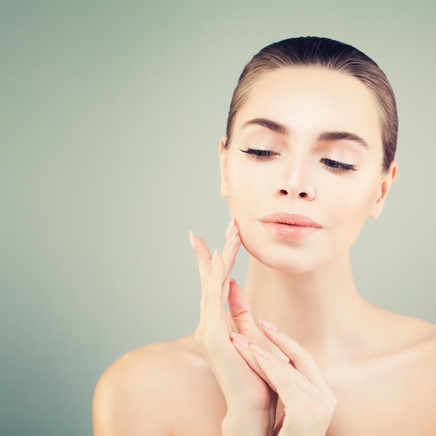 Photo beauty portrait. beautiful spa woman touching her hand her face