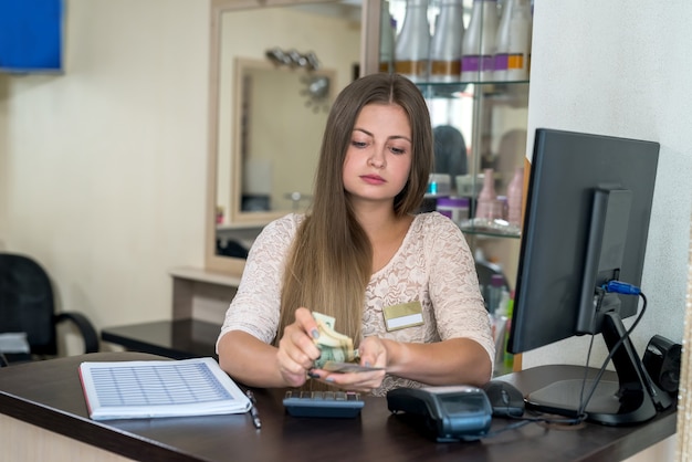 The beauty salon administrator translates dollars .