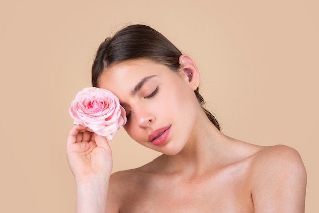 Beauty spa woman face with natural make up and rose flowers, fresh beauty model young spa. Beautiful female wellness cosmetics. Spa and wellness, skin care concept. Facial treatment.