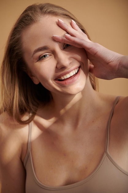 Photo beauty woman clean healthy skin natural make up spa concept long smooth hair