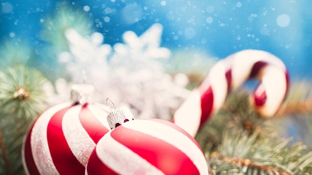 Photo beauty xmas banner with striped decoration ball and snow