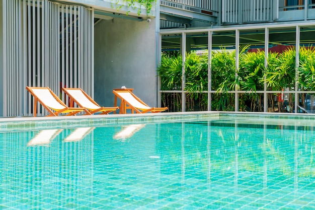 Piscine da letto intorno alla piscina