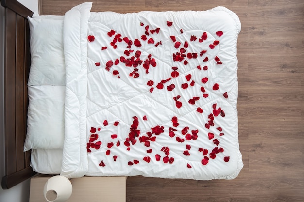 The bed with a rose petals. view from above