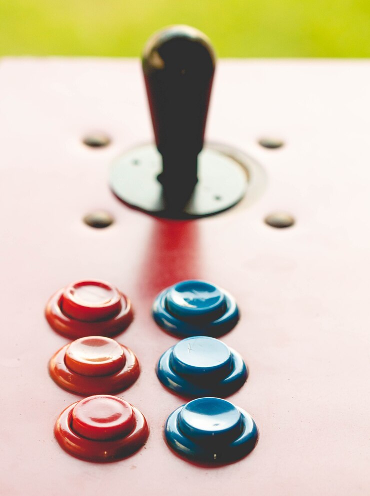 bedieningsknoppen voor een retro-game-arcade