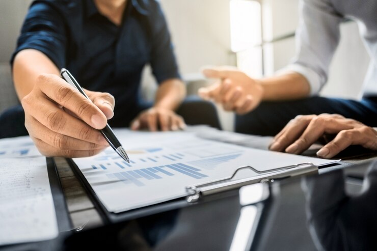 Bedrijfsleiders analyseren op waardepapier gegevenspapier