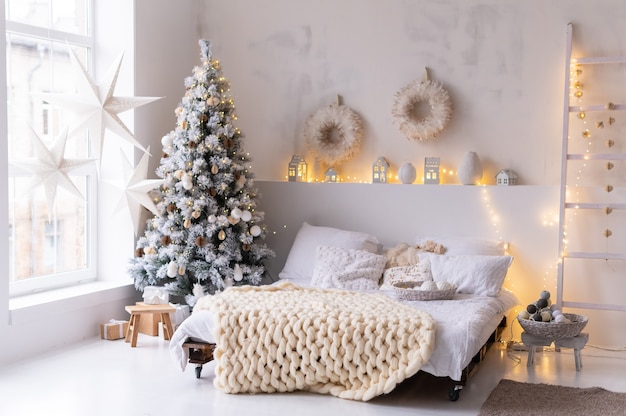 Photo bedroom decorated in christmas style