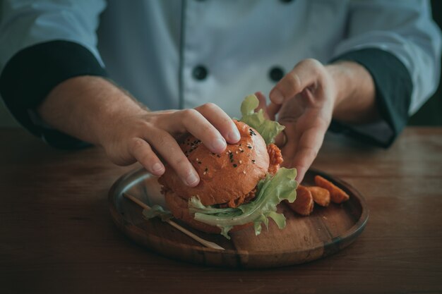 カフェのビーフバーガー