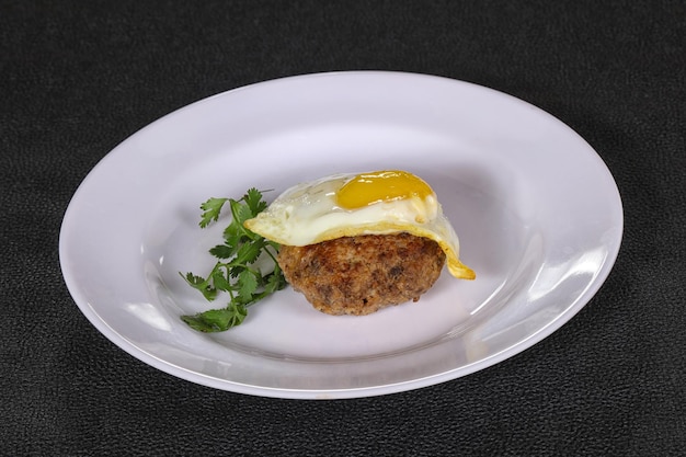 Beef cutlet with egg and coriander