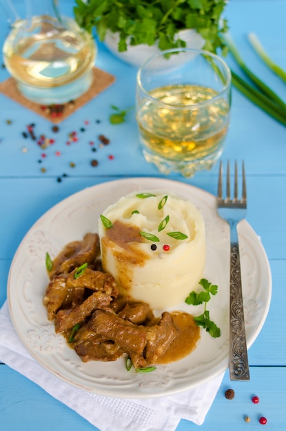 Beef goulash with mashed potatoes