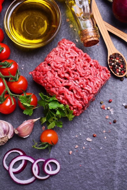 Photo beef minced with spices and vegetables