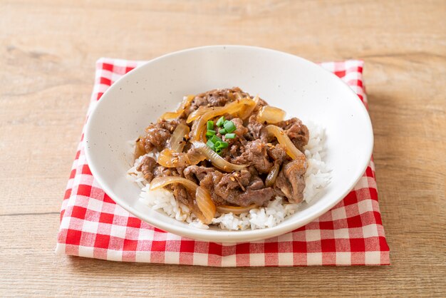 beef sliced on topped rice (GYUU DON)