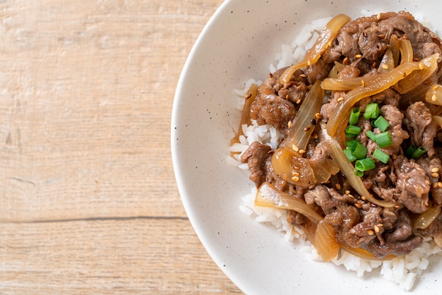 beef sliced on topped rice (GYUU-DON)