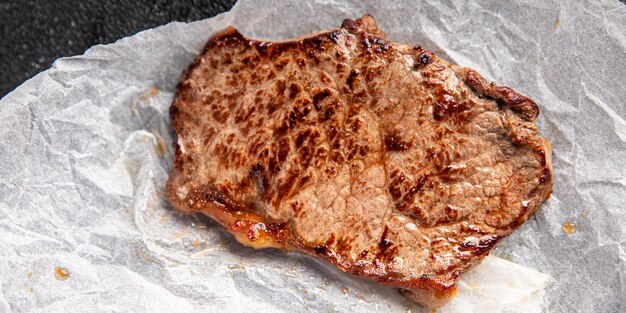 ビーフステーキ 焼き肉 バーベキューグリル 新鮮なスナック 食事 食べ物 テーブルの上のスナック コピースペース 食べ物