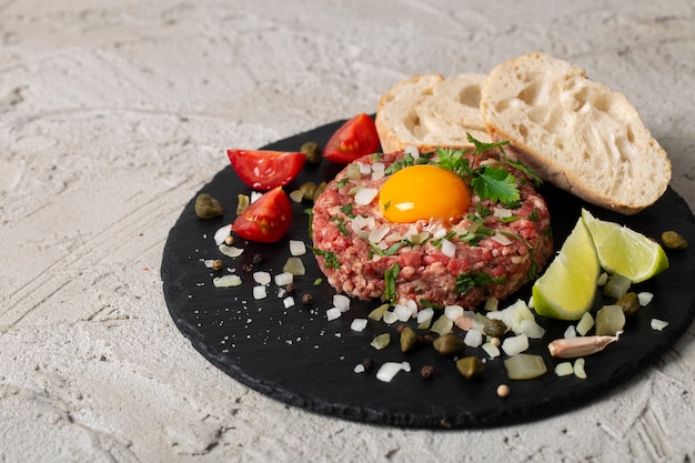 Photo beef steak tartar still life