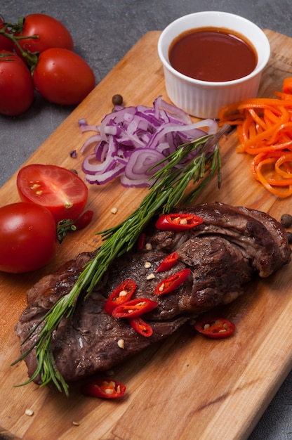 Beef steak with red onion, carrot and tomato sauce