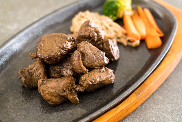 Photo beef steak with vegetable