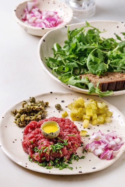 Tartare di manzo con uovo di quaglia