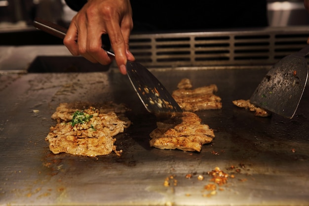 Photo beef with vegetables teppanyaki japanese cooking