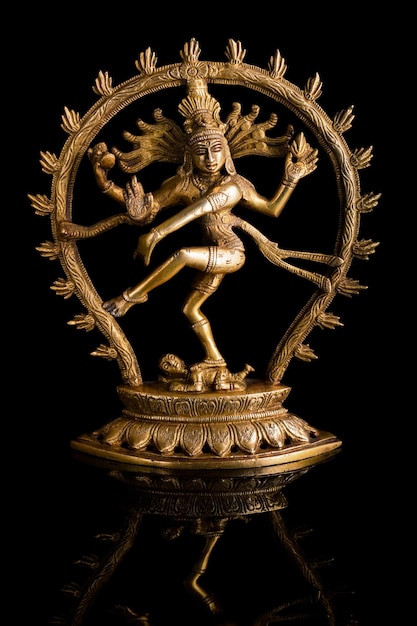 Foto beeld van shiva nataraja, de heer van de dans