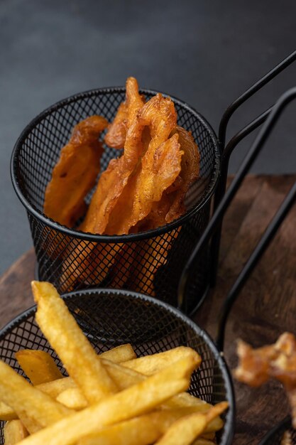 Photo beer appetizers on a dark background