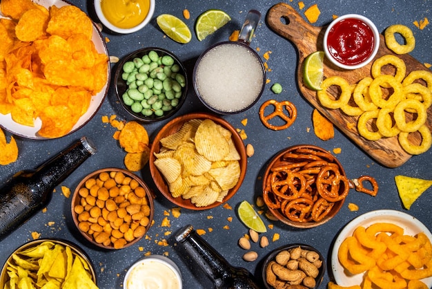 Photo beer with various snacks