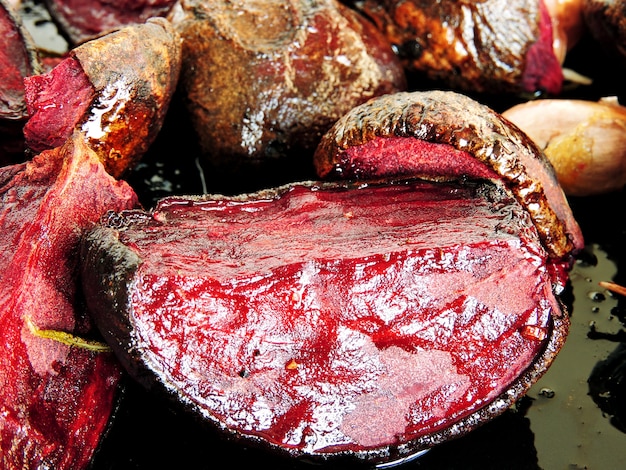 Foto barbabietola al forno con aglio e rosmarino.