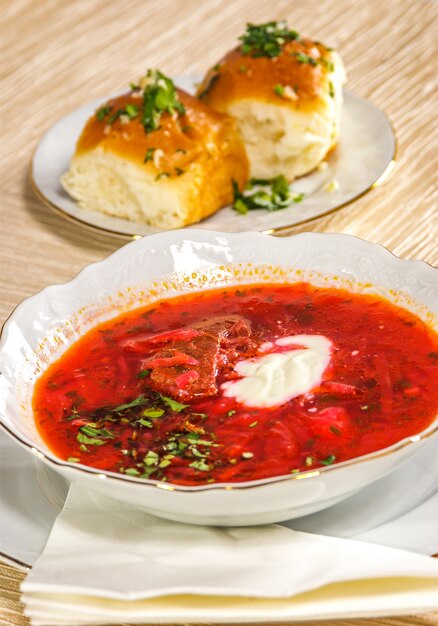 Свекольный русский красный суп (борщ)