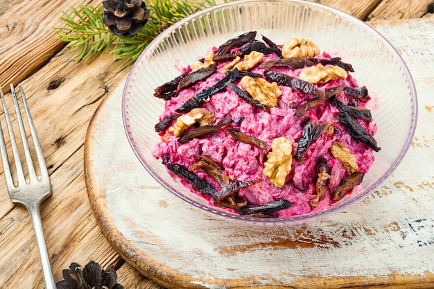 Beetroot salad with prunes