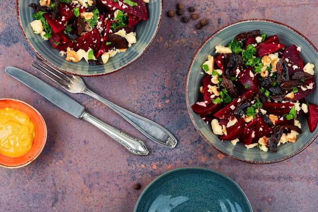 Beetroot salad with wallnuts and cheese