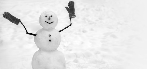 Begroeting sneeuwman schattige sneeuwmannen in kerstbanner gelukkige wintertijd grappige sneeuwmannetje