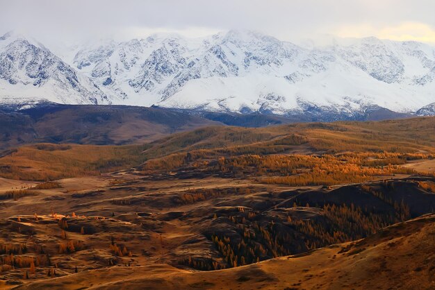 behang herfstlandschap berg altai, vrijheid romantische reis