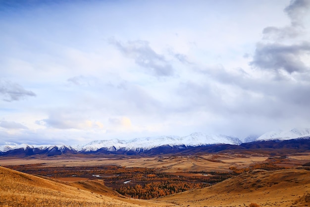 behang herfstlandschap berg altai, vrijheid romantische reis