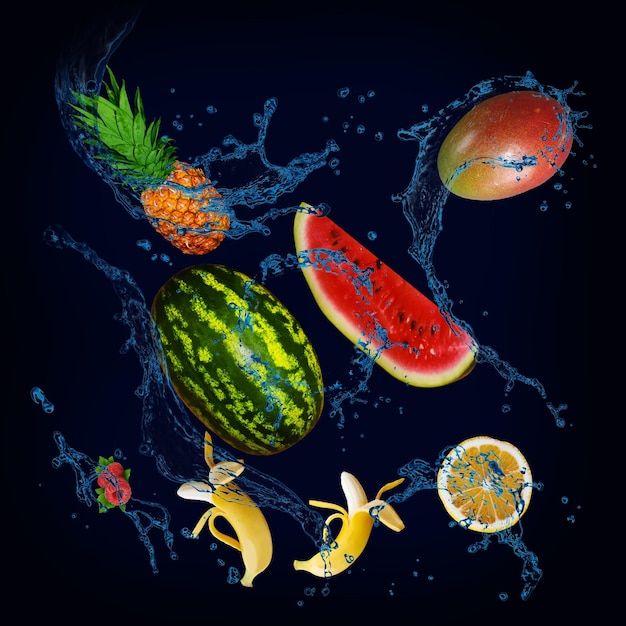 Behangpanorama met fruit in het water ananas watermeloen banaan framboos mango citroen het hoofdbestanddeel van diëten
