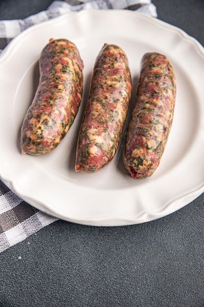 Beiers worstvlees versgemalen varkensvlees, rundvlees maaltijd voedsel snack op tafel kopie ruimte voedsel