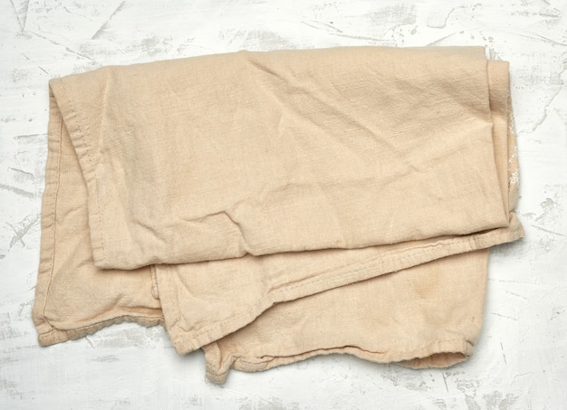 Beige textielkeukenhanddoek op wit