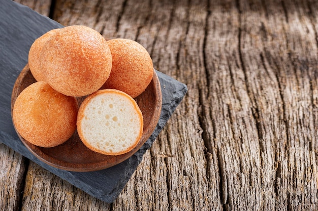 Beignets op tafel typisch colombiaans eten close-up afbeelding