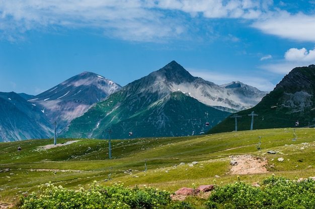 Bekijk op skiresort Gudauri in de zomer. De Republiek Georgië.