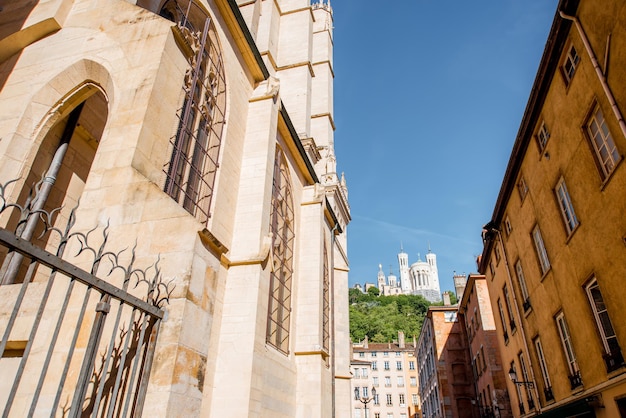 Bekijk van onderen op de Saint Johns kathedraal in de stad Lyon, Frankrijk