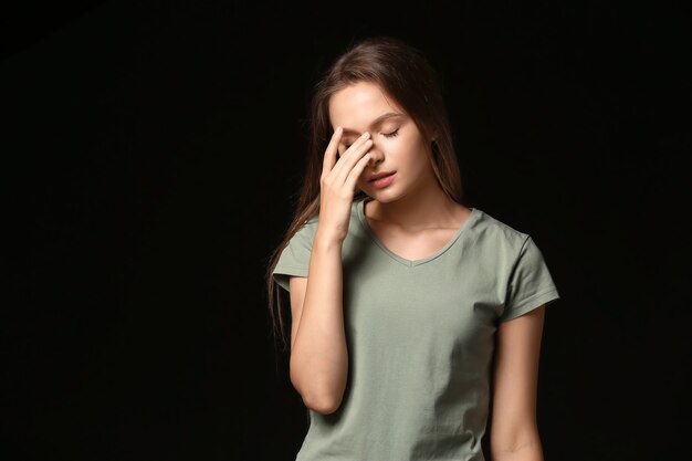 Beklemtoonde jonge vrouw