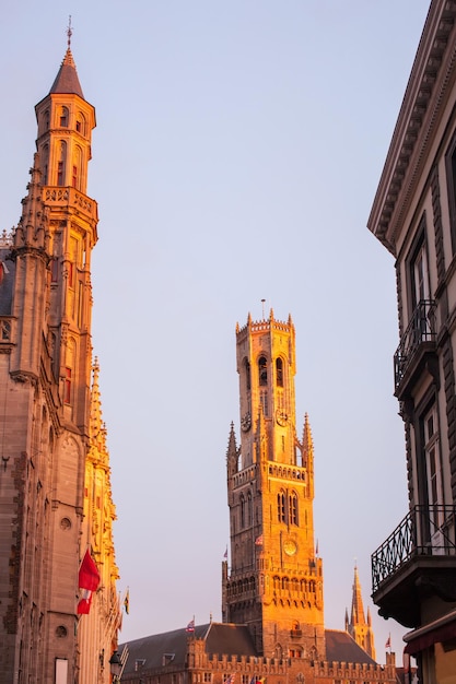 Campanile di bruges alla sera