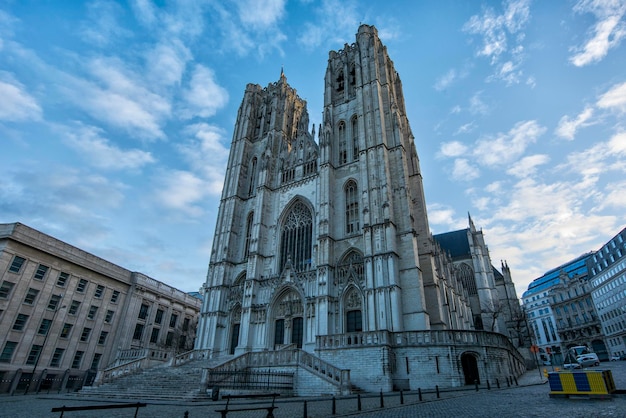 België. De gotische gevel van de kathedraal van St. Michael en Gudula in Brussel.