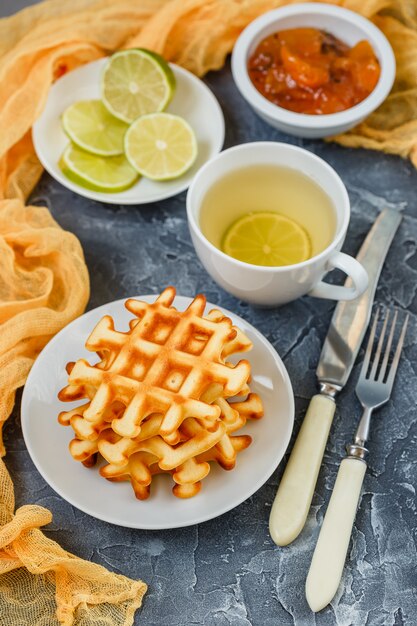 Belgische wafels en thee.