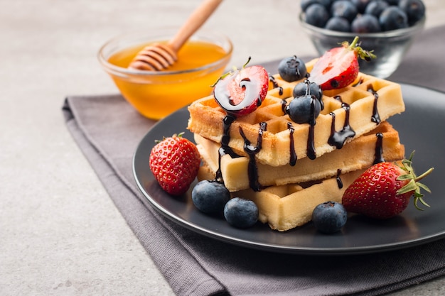 Belgische wafels met fruit en honing