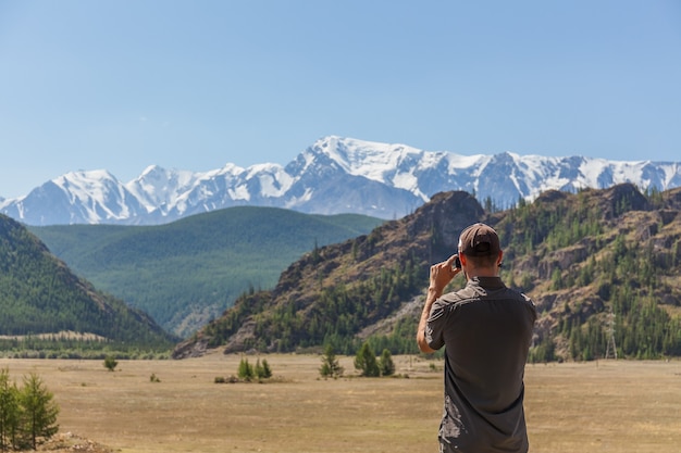 Belukha Mountain gefotografeerd door toeristen. Altai