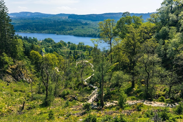 Trossachs Scotland의 Ben A'an 언덕과 Loch Katrine