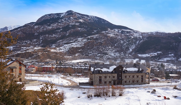 Orizzonte huesca spagna di benas del villaggio di benasque