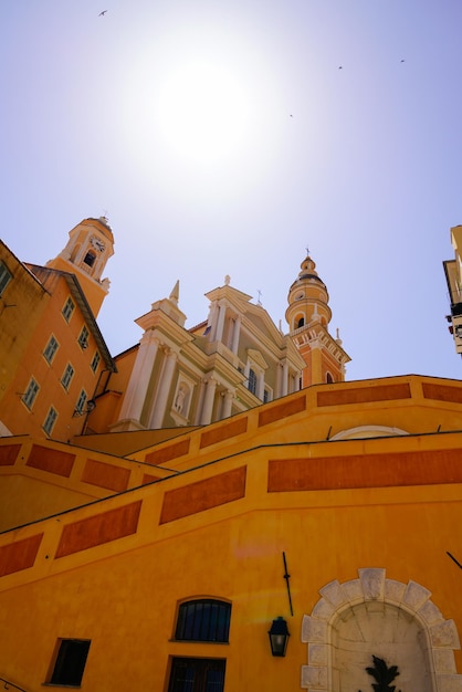 Beneden weergave Basiliek van Saint Michael Archange in de stad Menton, Frankrijk